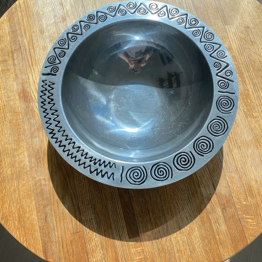Pewter bowl w/ Rasta designs
